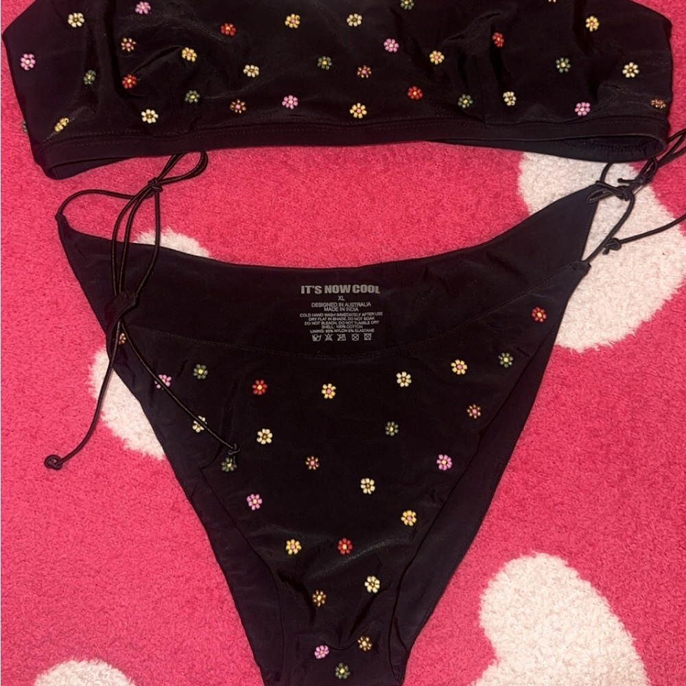 It’s Now Cool the 90s bikini bottom and top!